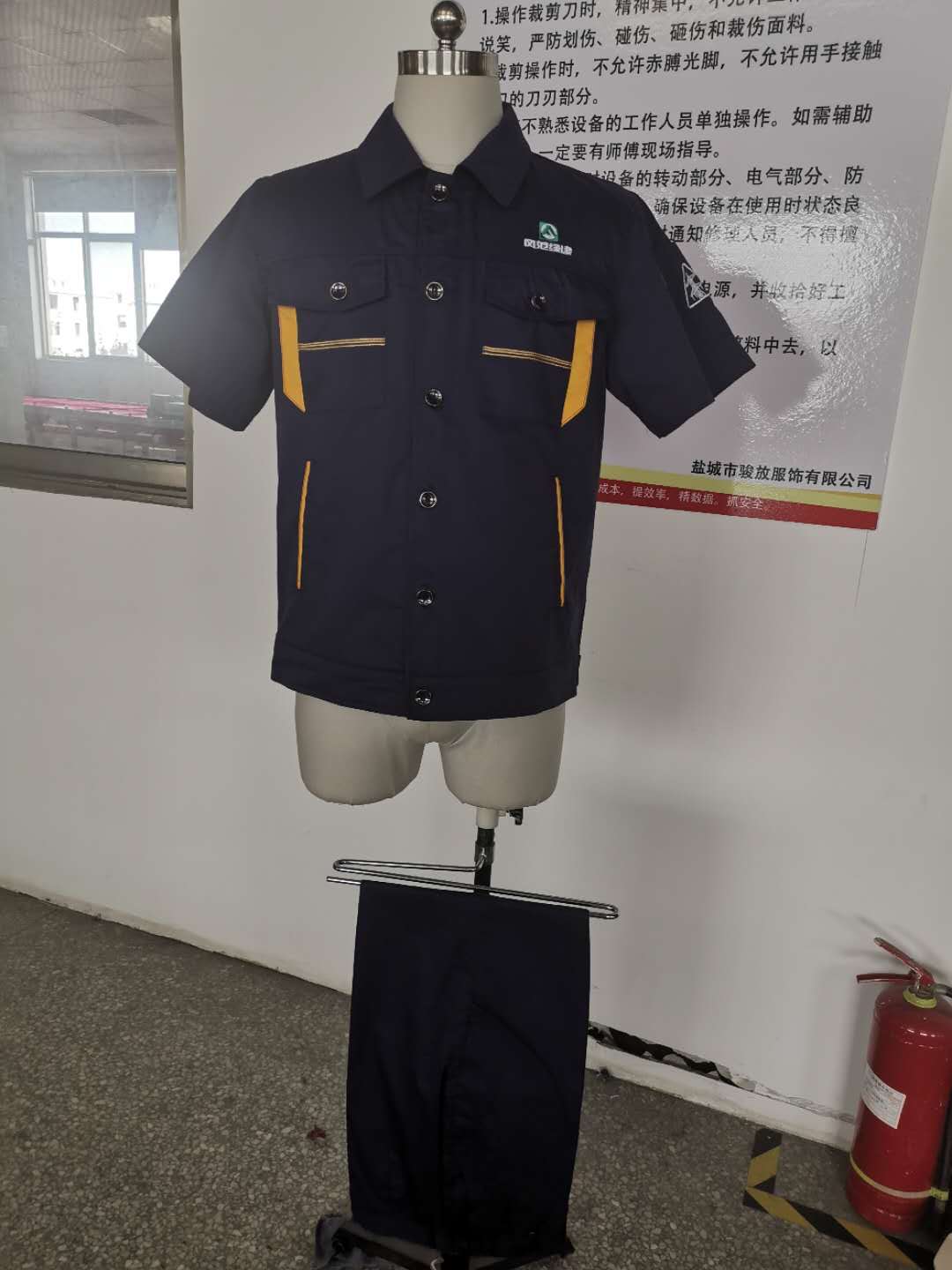 常熟風范綠色建筑工作服定做案例款式